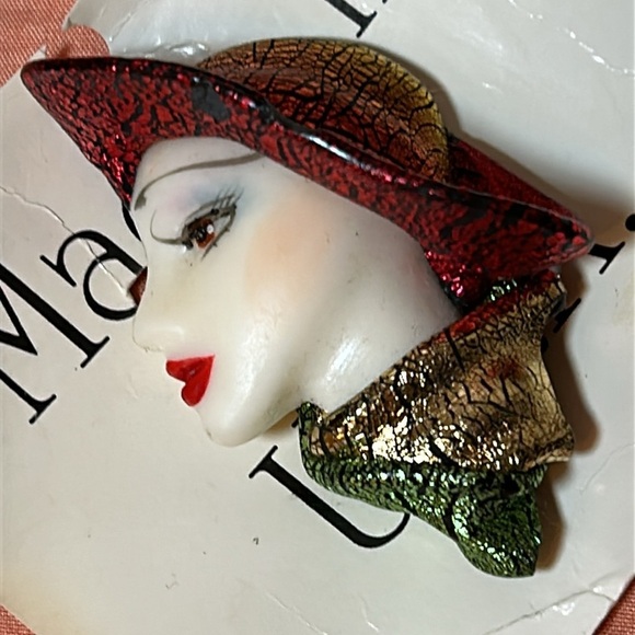 Vintage Lady Face Profile Head Brooch Pin with Hat Elegant Silhouette, plastic - Picture 4 of 13